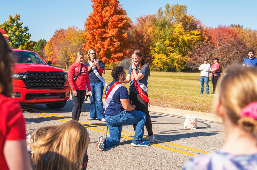 2024 Homecoming parade where 2 alumni who met on Homecoming Court get engaged